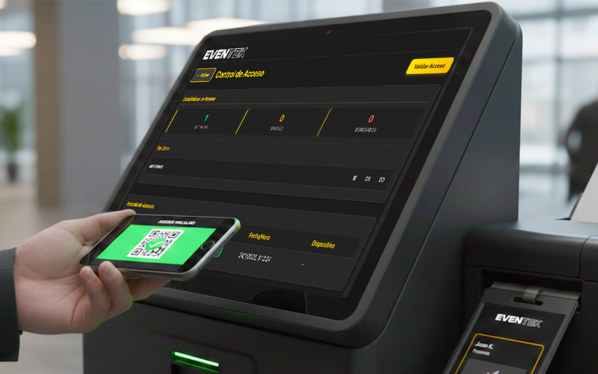 Desarrolladores trabajando en tecnología